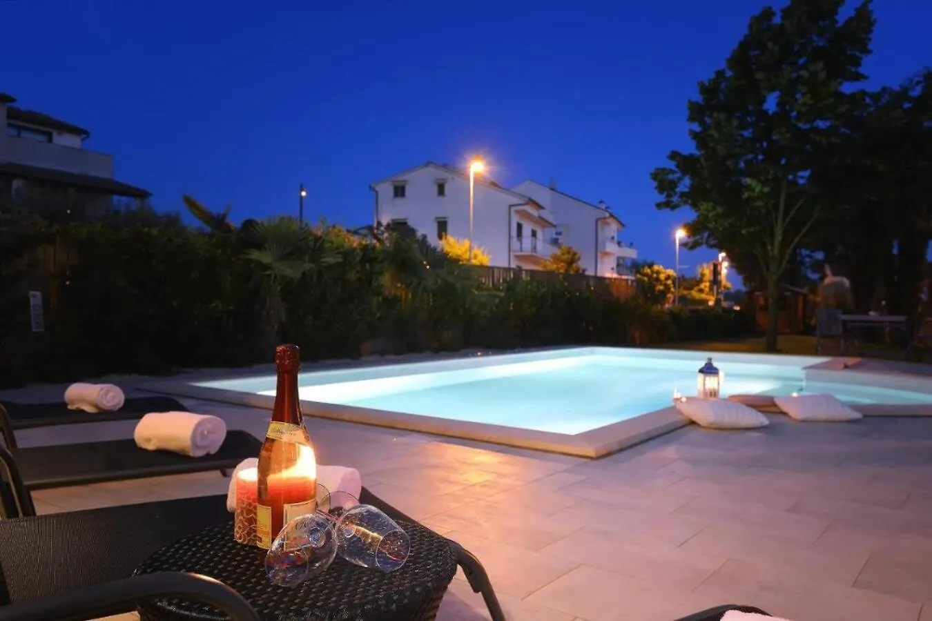 Villa Andrija In Fazana For 9 People With Sea View & Heated Pool - Only 400 M From The Beach 0*,