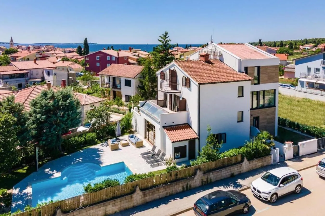 Villa Andrija In Fazana For 9 People With Sea View & Heated Pool - Only 400 M From The Beach