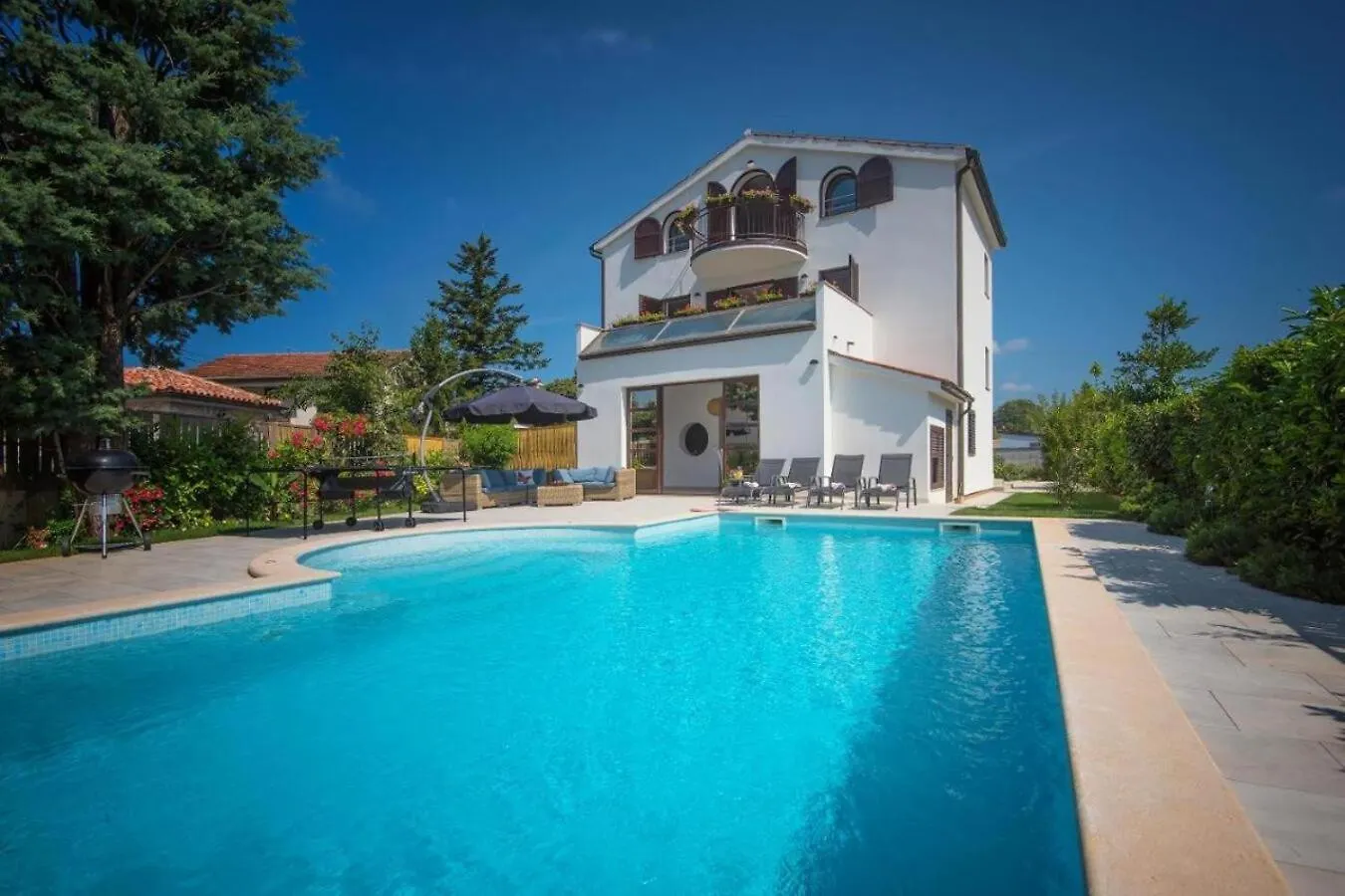 Villa Andrija In Fazana For 9 People With Sea View & Heated Pool - Only 400 M From The Beach Croacia