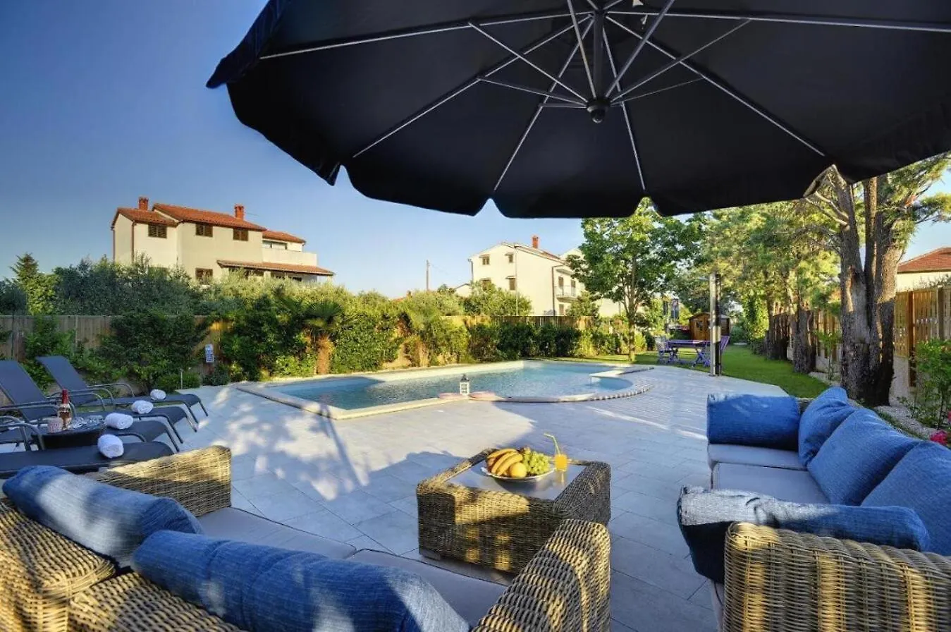Villa Andrija In Fazana For 9 People With Sea View & Heated Pool - Only 400 M From The Beach