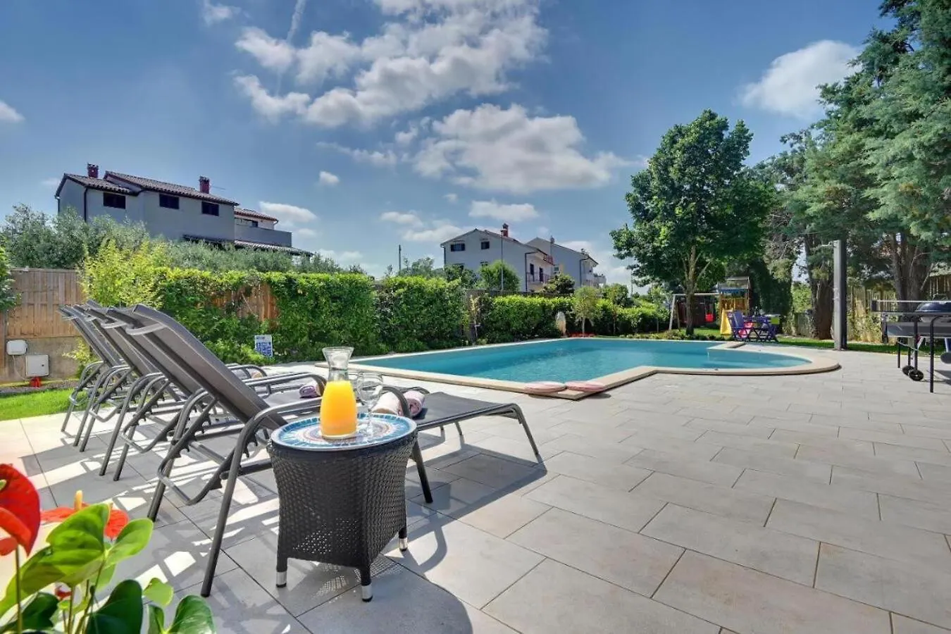Villa Andrija In Fazana For 9 People With Sea View & Heated Pool - Only 400 M From The Beach