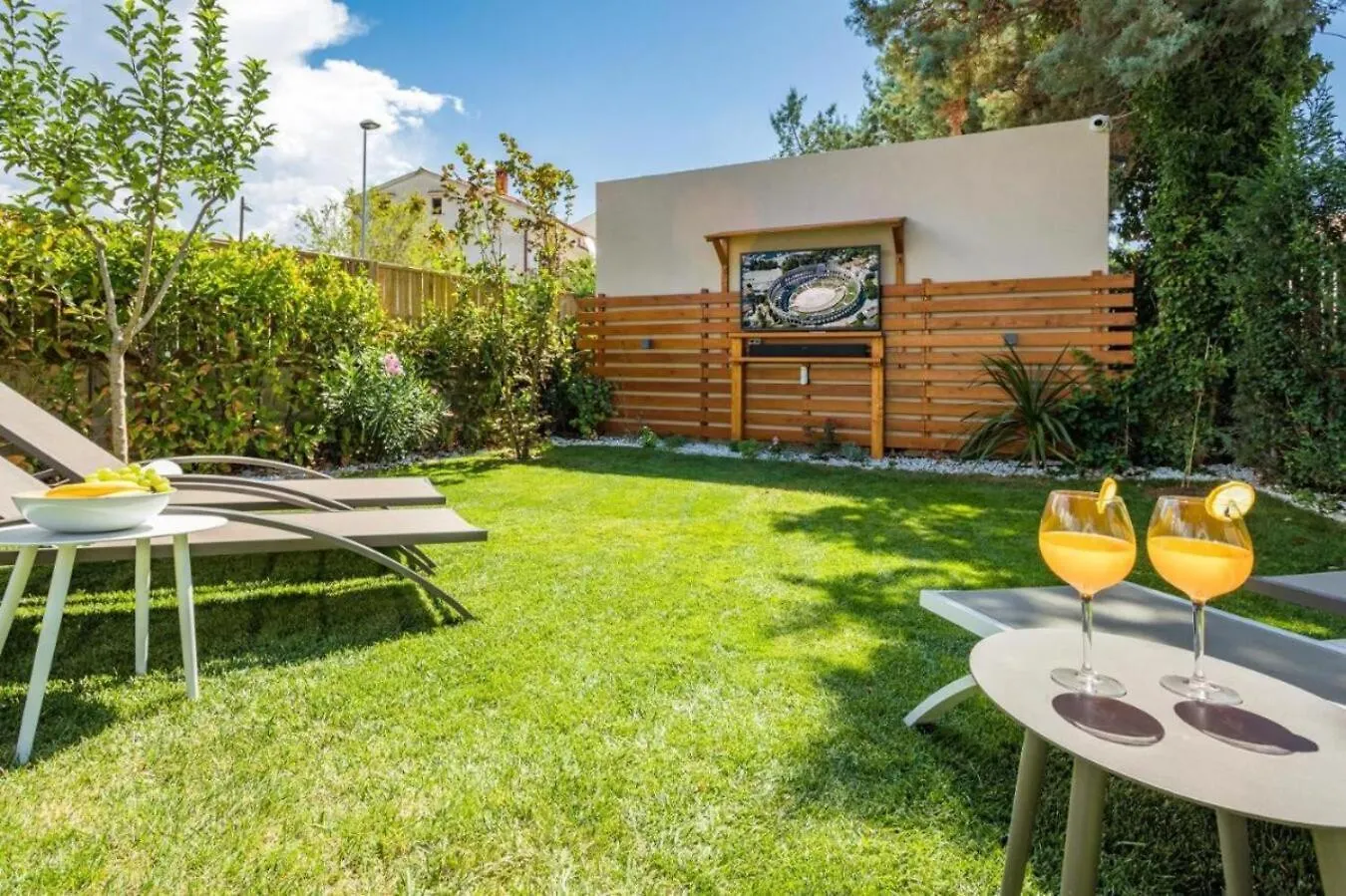 Villa Andrija In Fazana For 9 People With Sea View & Heated Pool - Only 400 M From The Beach