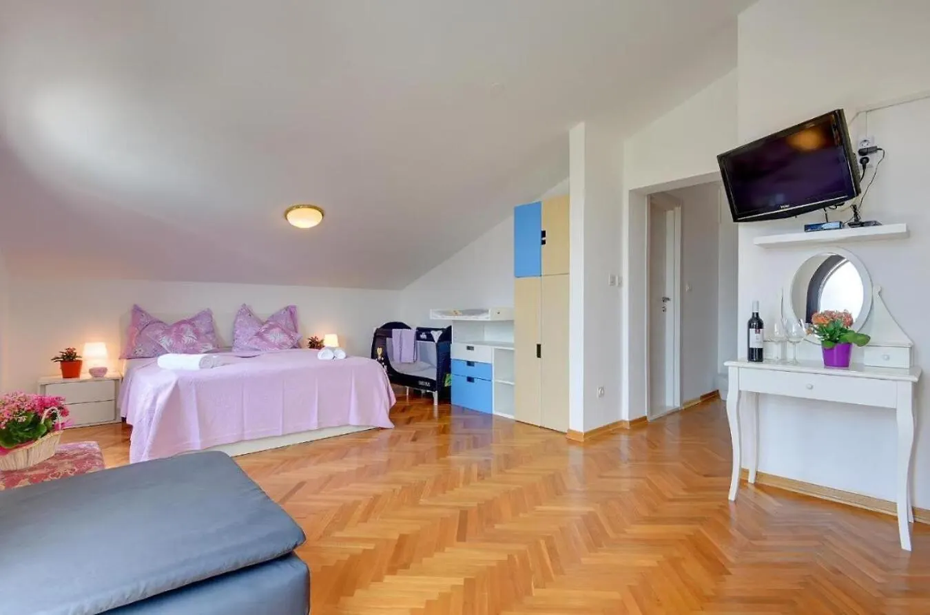 Villa Andrija In Fazana For 9 People With Sea View & Heated Pool - Only 400 M From The Beach Croatia
